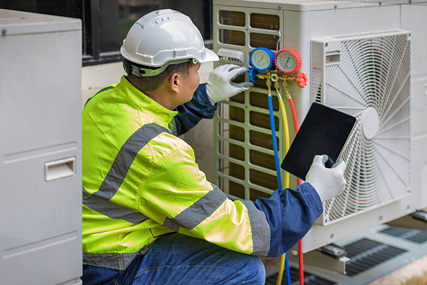 Professional Hvac technician working in Fillmore, CA